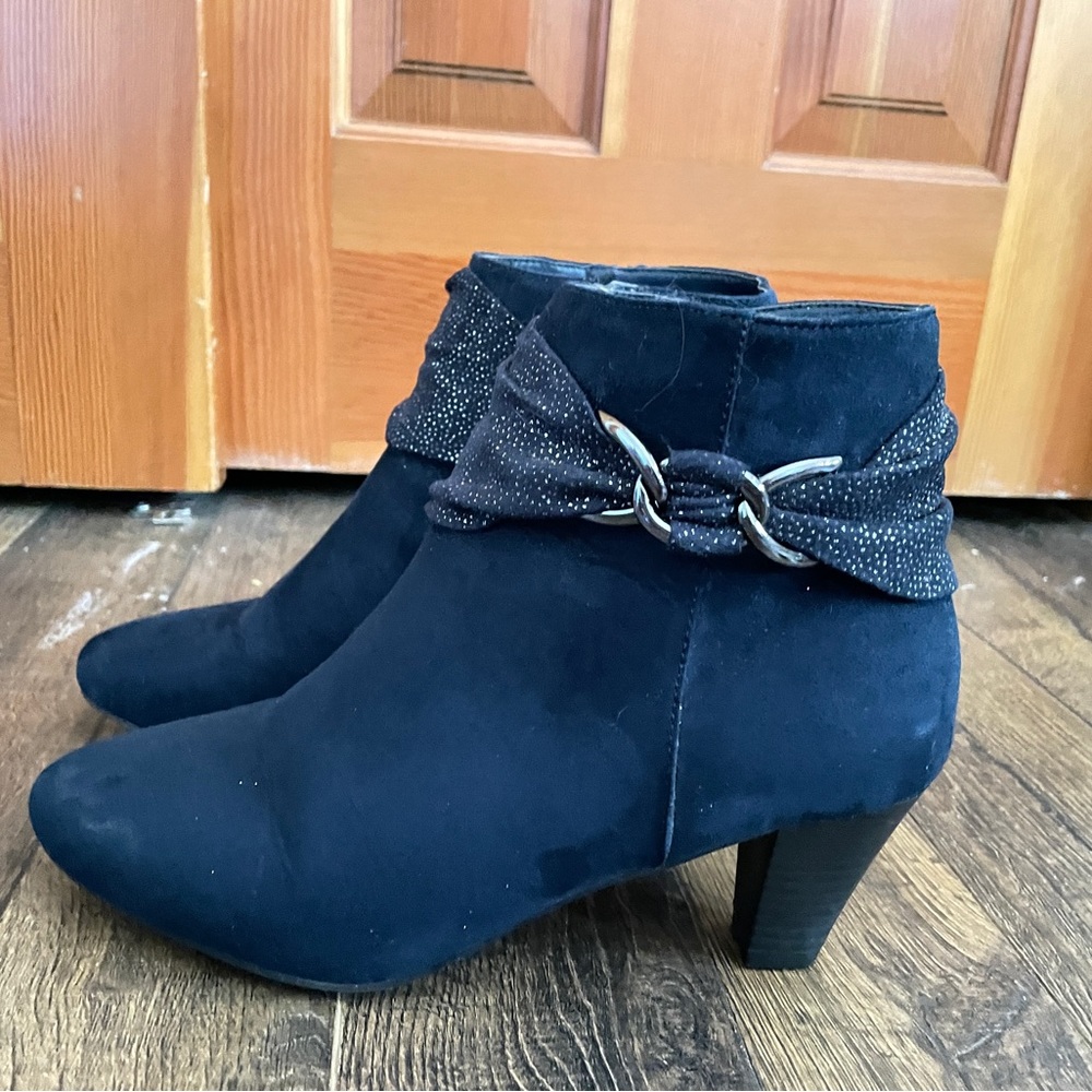 Karen Scott ankle Booties Size 8 in Navy